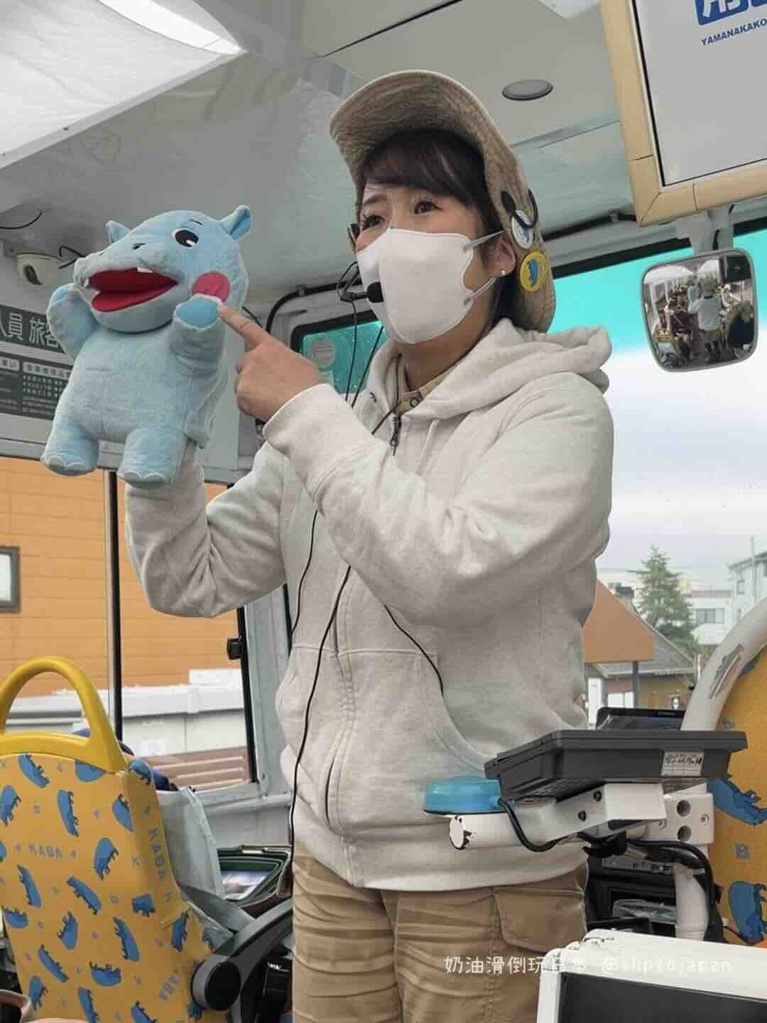 河馬巴士上熱情的導覽員